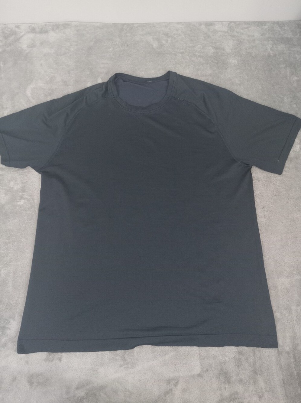 lululemon athletica Men's Dark Blue Short Sleeve Performance Tee Size XL
